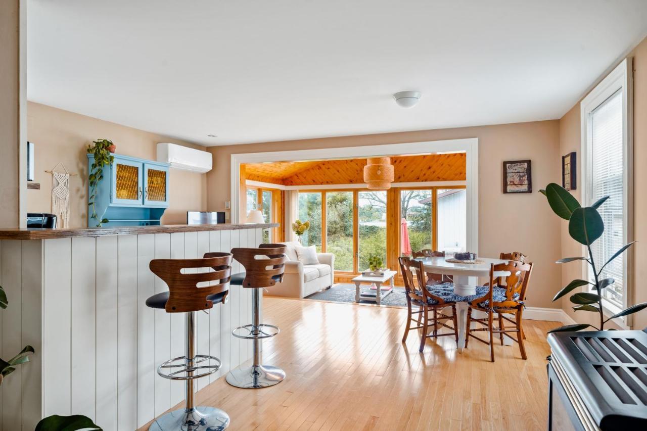 Sunroom On Maple Picton Exterior photo