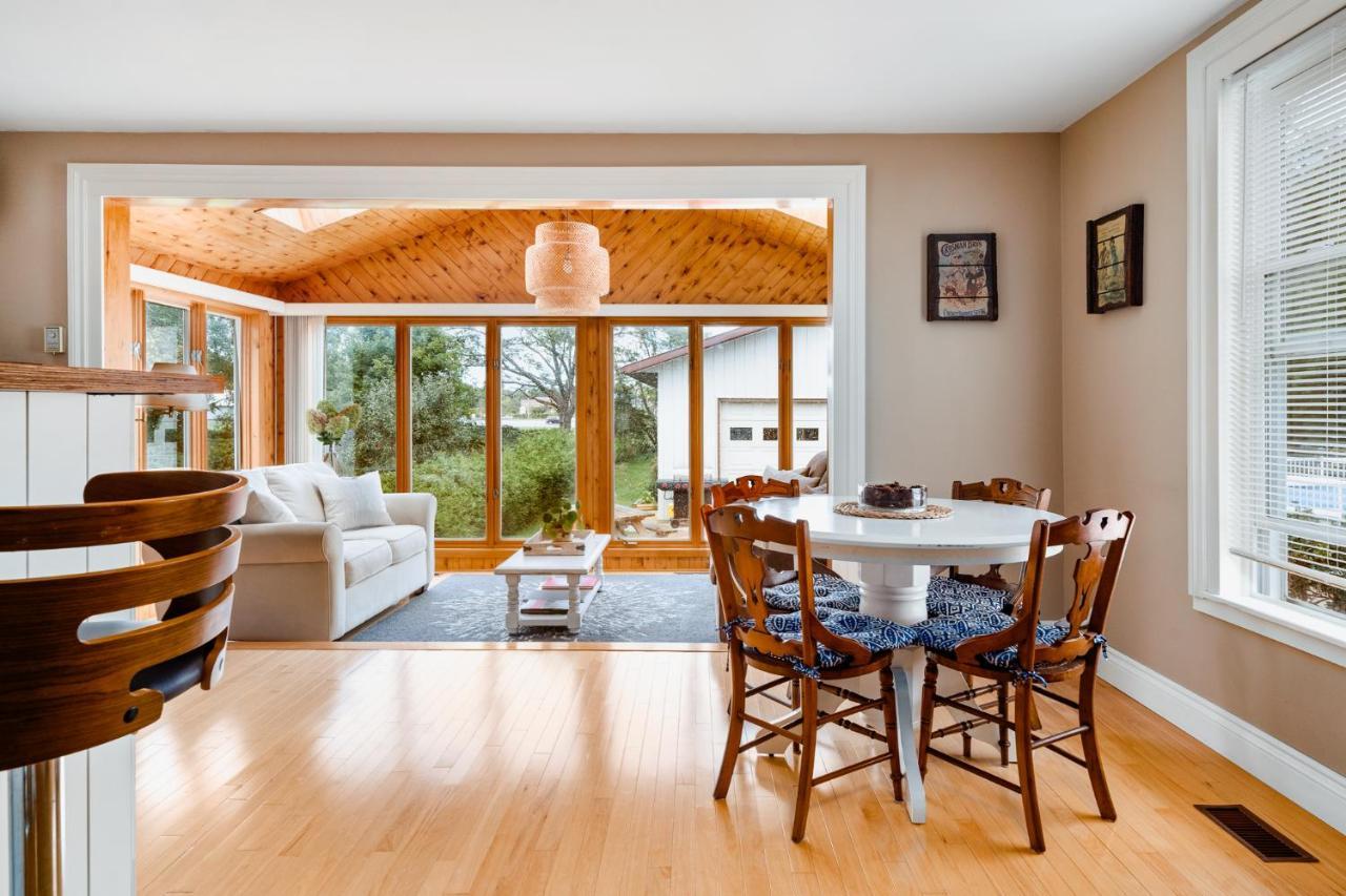 Sunroom On Maple Picton Exterior photo