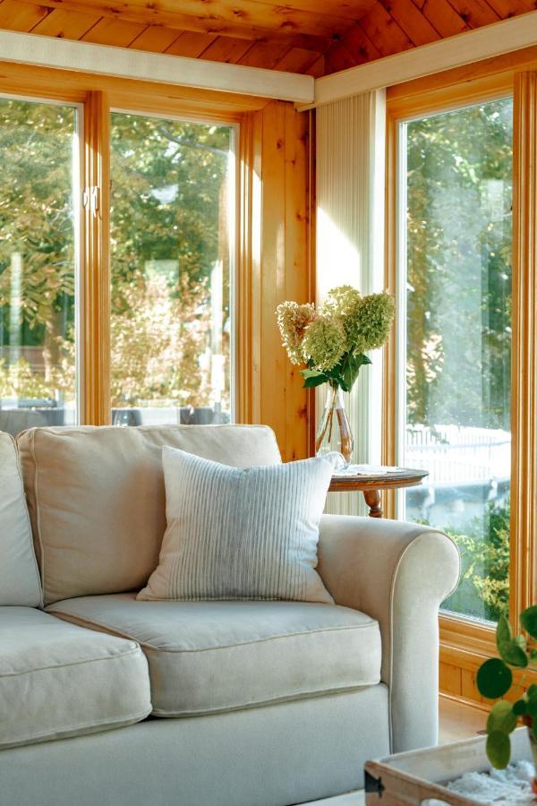 Sunroom On Maple Picton Exterior photo